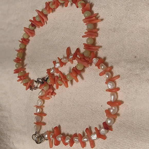 Bracelet,red coral and pearl's and jade,925 silver clasp and chain - Picture 1 of 6